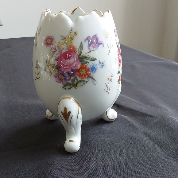 Vase - Picture 2 of 5